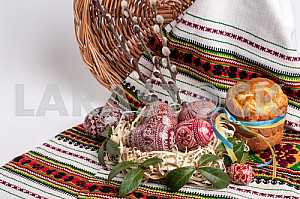  EASTER EGGS IN A BASKET