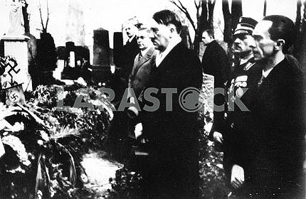 Гитлер и Геббельс на похоронах