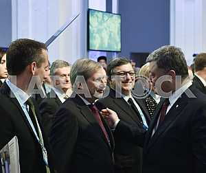 Petro Poroshenko, Johannes Hahn, and José Manuel Barroso