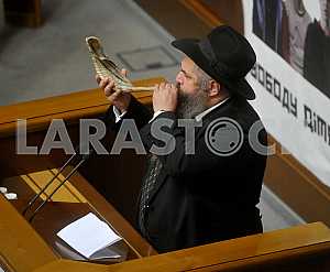Moshe Reuven Asman dudit the shofar