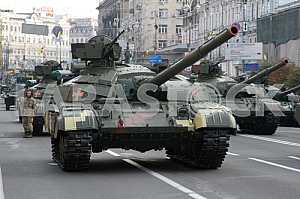 Tanks are at the rehearsal of the military parade in Kiev