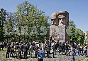 Nationalists tried to destroy a monument to Cheka in Kiev