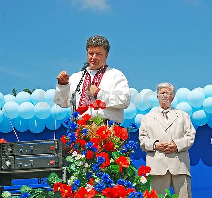 Poroshenko, A. Poroshenko at the feast of harvest at the beginning of renting Alexei Poroshenko lands Tomashpolskona, Vinnitsa region.