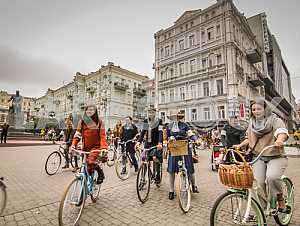 Participants of the festival "Retro Cruise".