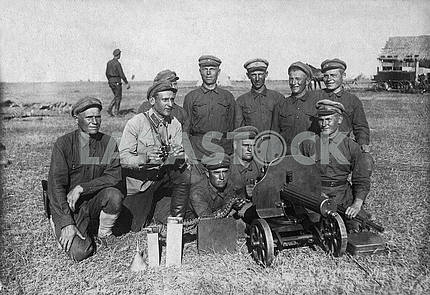 russian soldiers with machine-gun Maxim.