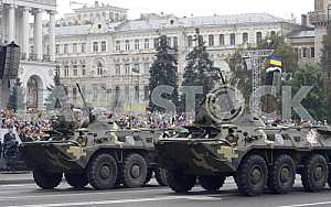 Военный парад на Майдане Незалежности в Киеве