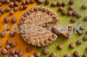 Cake with walnuts
