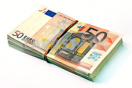 Пятьдесят банкнот евро стек