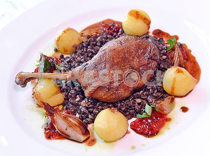 roasted duck leg with baked apples
