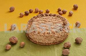 Cake with walnuts