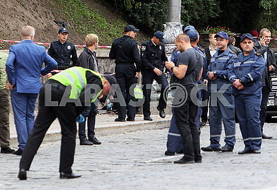 Police officers on Grushevskogo Street