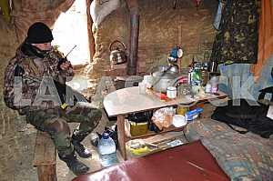 Украинский военнослужащий на блок-посту