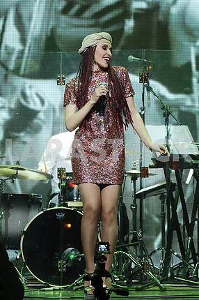 Olga Shanis, singer
