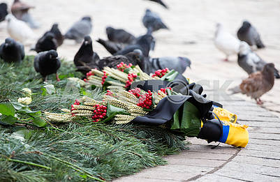 Bouquets in memory of victims of the famine
