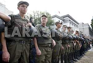 Soldiers of the National Guard of Ukraine stand near the Russian Embassy in Kiev