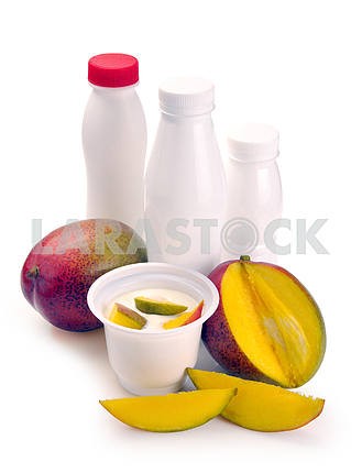 yoghurt with mango and pieces