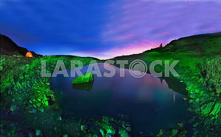 Озеро Marmarosha и Луна