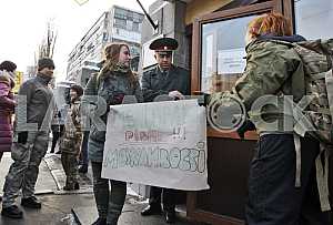 A rally in support of the rights of women to serve in the army.