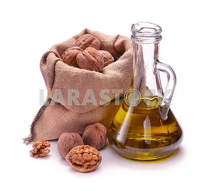 Walnut oil with nuts