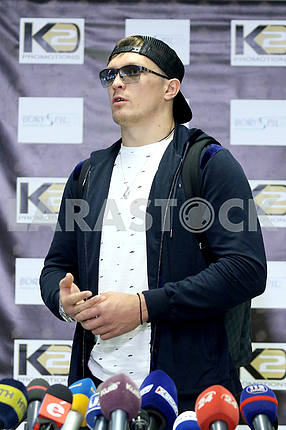 Meeting of the world champion on the version of WBO heavyweight champion Alexander Usik at the airport "Borispol"