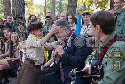 Scouts and Petro Poroshenko