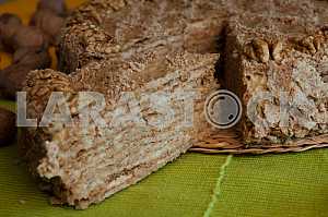Cake with walnuts