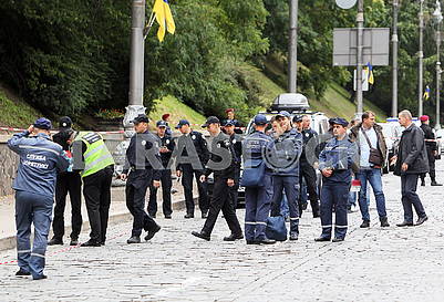 Сотрудники полиции на улице Грушевского