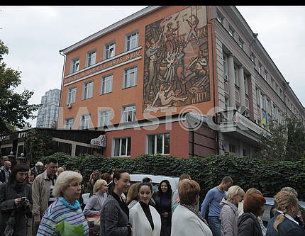 Мурал на здании Киевской муниципальной академии эстрадного и циркового искусст