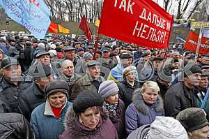 Акция протеста чернобыльцев у Кабмина в Киеве