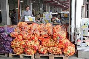 Wholesale trade in pepper on the wholesale market in Kiev