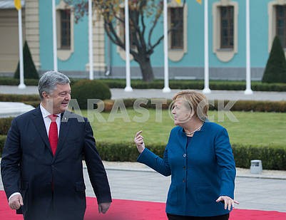 Petro Poroshenko and Angela Merkel